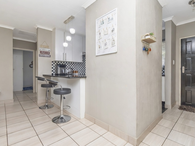 Modern 2-Bedroom Townhouse in Secure Appletree Lane, Northwold – Move-In Ready - Photo 7