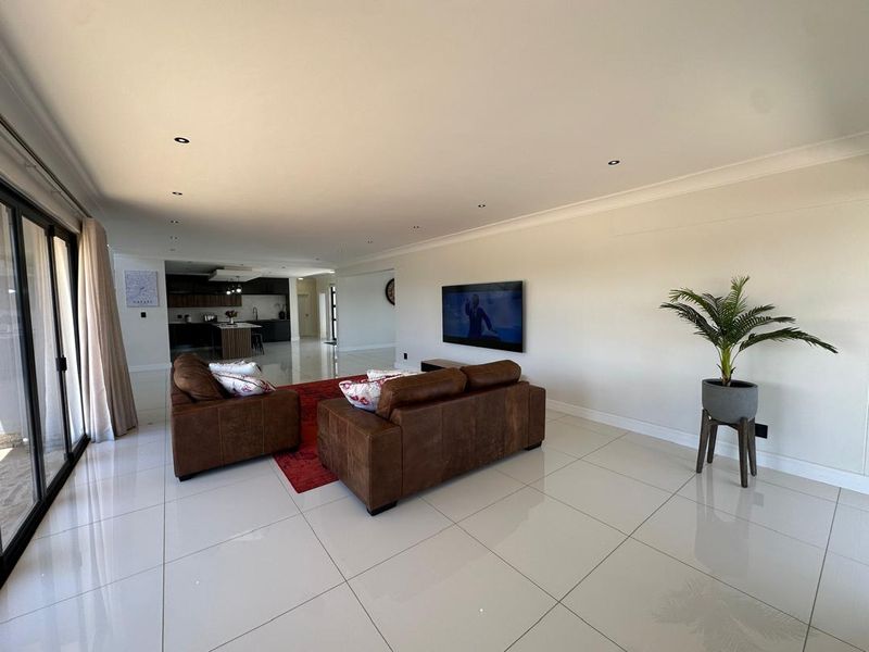 BEAUTIFUL AND SPACIOUS HOME FOR RENT -  MEERSIG, WALVIS BAY, NAMIBIA - Photo 10