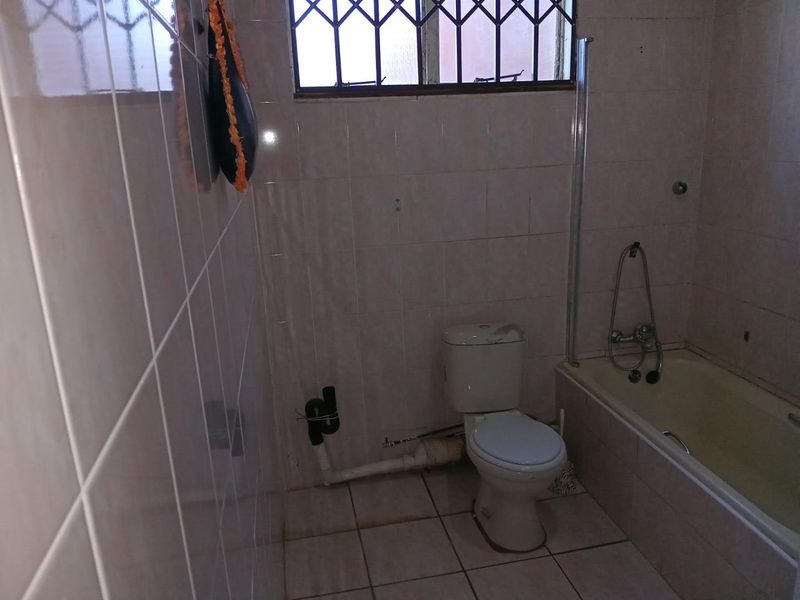 Secure Two-Bedroom Rental Flat in Empangeni Central Complex - Photo 7