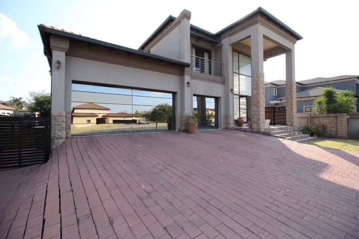 Property #2464172, House For Sale in Blue Valley Golf Estate