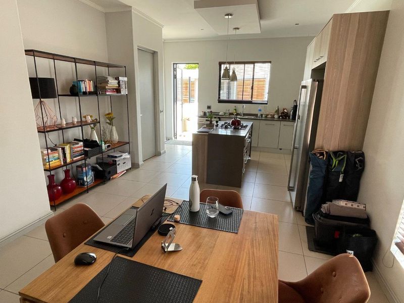 Modern first floor apartment with balcony in a popular complex - Photo 3