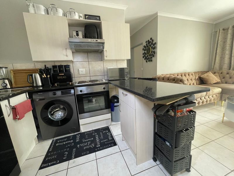 Conveniently Located 2-Bed Unit Near Schools & Shopping! - Photo 6