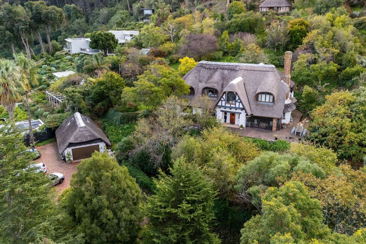 Character Heritage and Panoramic Views High Above Constantia! - Photo 4