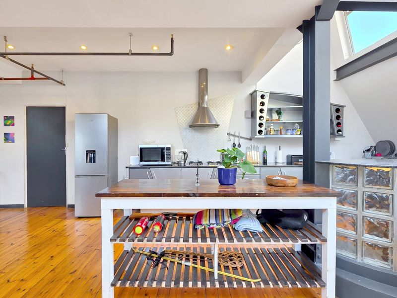 Trendy Loft-Style Studio | Airbnb Friendly - Photo 7