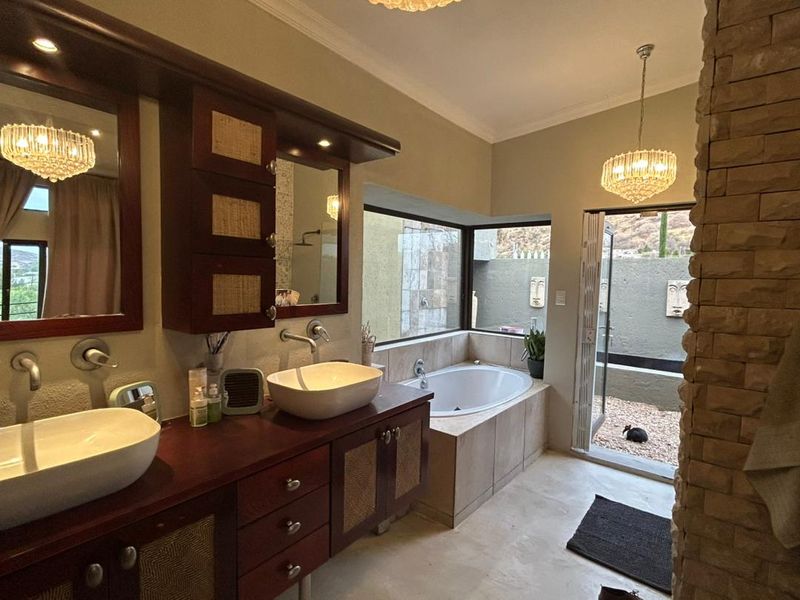 Discover Unparalleled Luxury Living in Windhoek’s Prestigious Ludwigsdorf Suburb - Photo 10