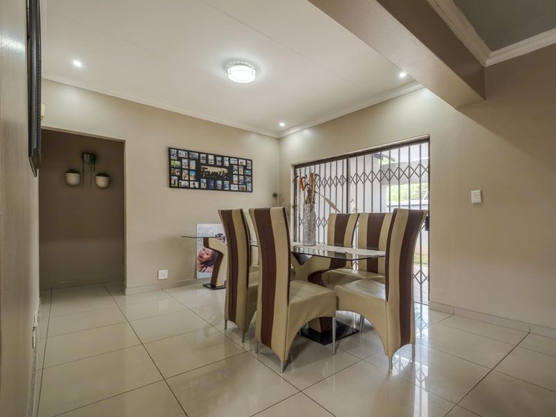 Four bedroom home in Security Estate - Olympus - Photo 4