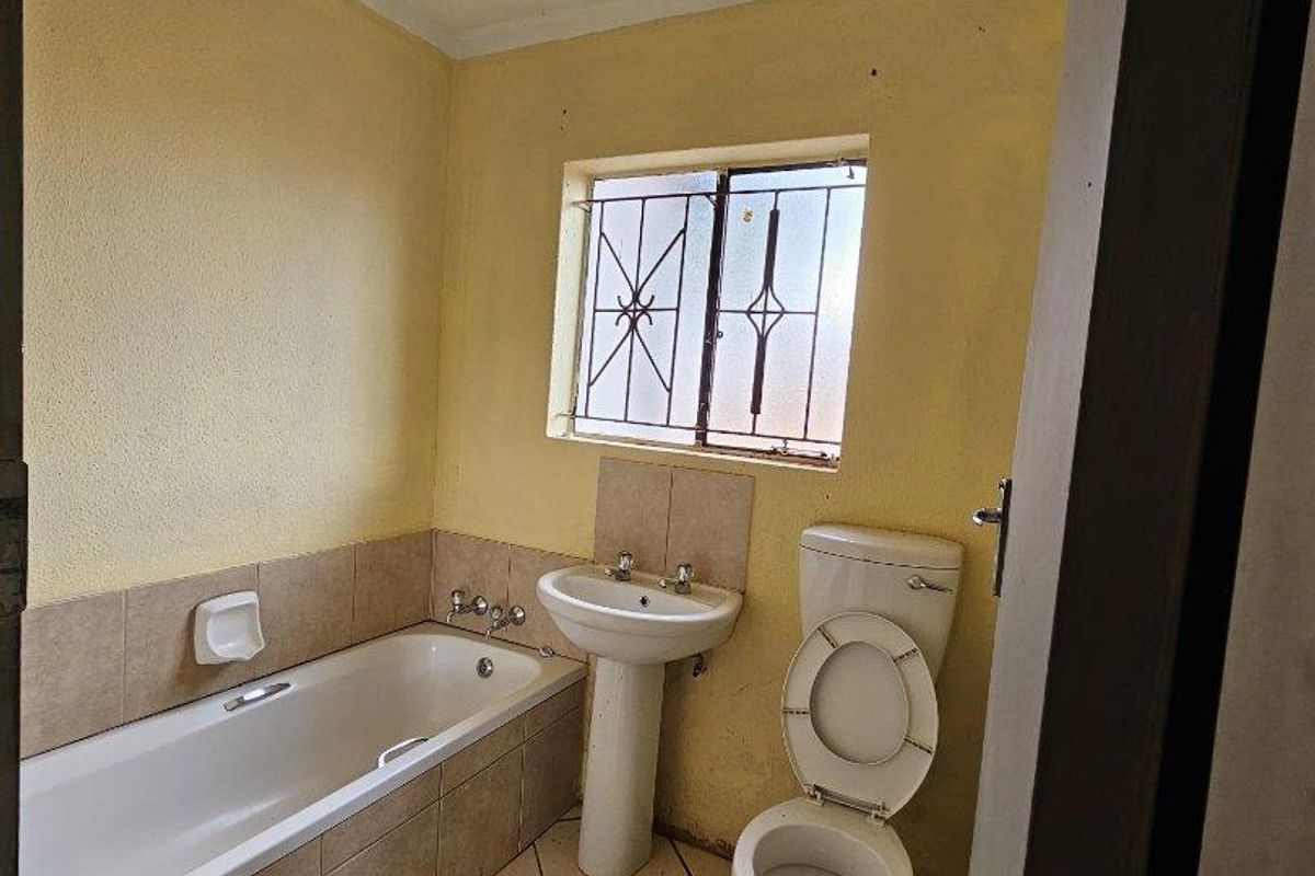 3 bedroom house in clarina - Photo 5