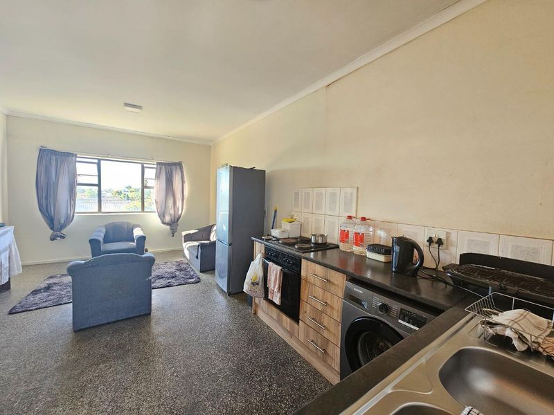 2 Bed 1 Bath Apartment in Arriza Apartments as investment or to use yourself. - Photo 9