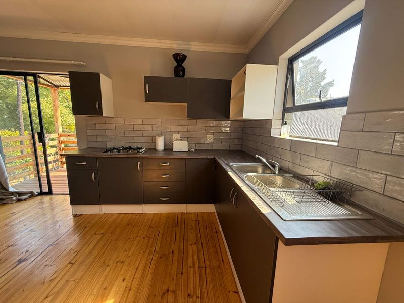 Private 1-Bedroom Duplex Garden Cottage to Let – Fontainebleau - Photo 10