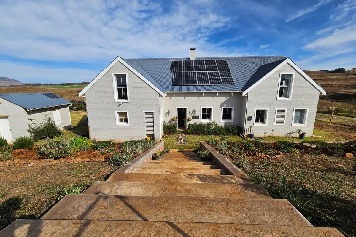 Architectural Off-Grid Riverfront Retreat in Engeleni Estate, Kamberg, Mooi River - Photo 3
