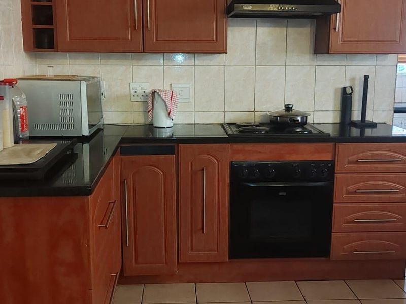 Midrand's Finest: Modern Comfort in a Serene Setting - Photo 3