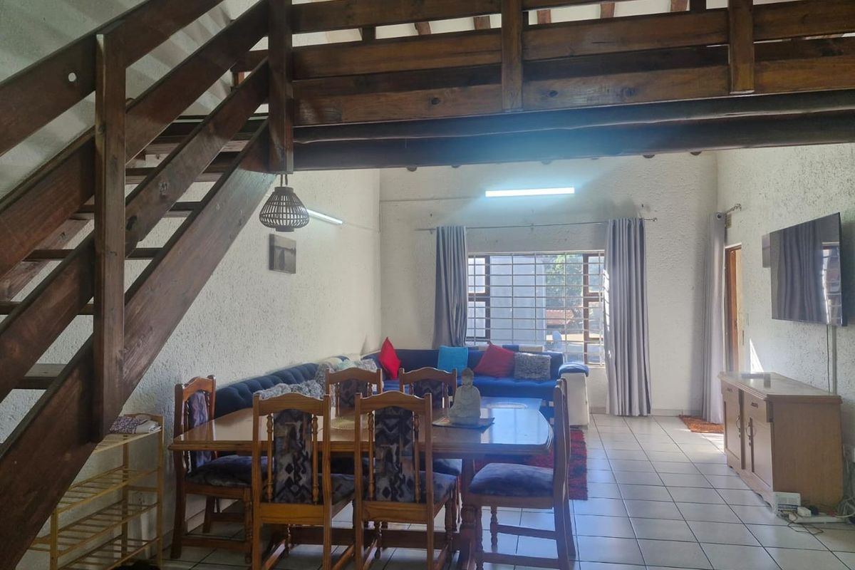 3 Bedroom Apartment with huge loft - Photo 2