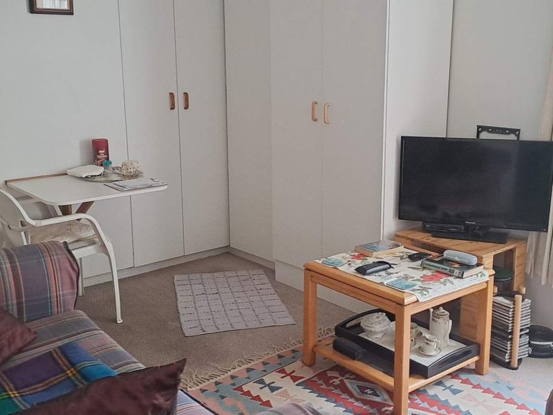 GARDEN FLAT with a LOCK-UP GARAGE - Photo 4