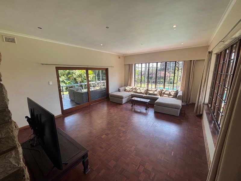 Spacious 4-Bedroom Family Home with Pool & Cottage to Rent in Kloof - Photo 9
