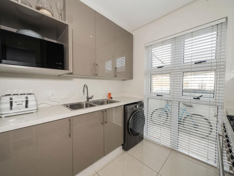 GORGEOUS WELL POSITIONED 4 BEDROOM CLUSTER HOME FOR RENT IN BRYANTSON - Photo 6