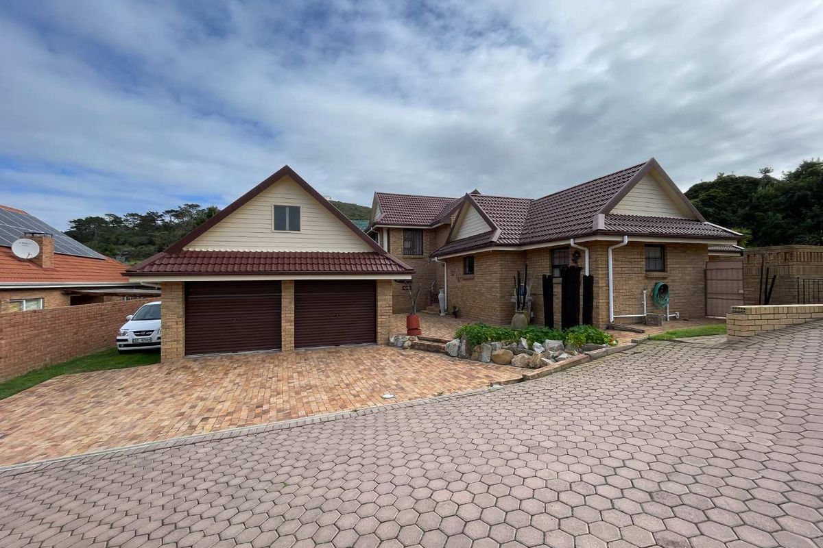 Green Lawns, Spacious Living & Golf Estate Lifestyle in Groot Brakrivier - Photo 2