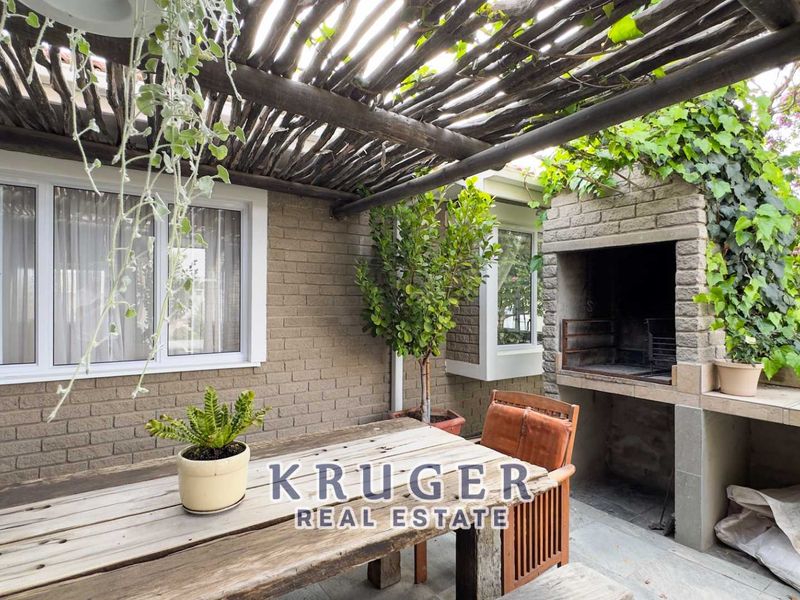 🌿 3-bedroom Family Home with flat for Sale in Ocean View! - Photo 7