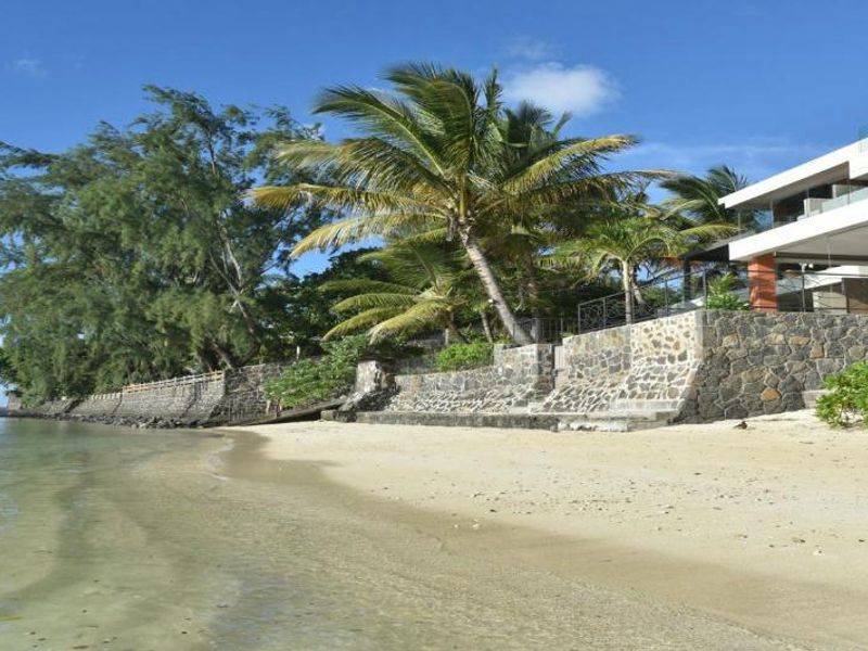 Azure Serenity: A Sanctuary Between Sea and Sky - Photo 3