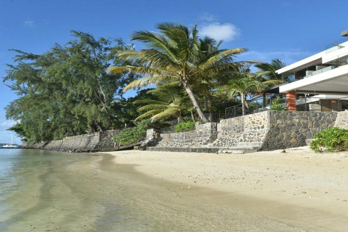 Azure Serenity: A Sanctuary Between Sea and Sky - Photo 3