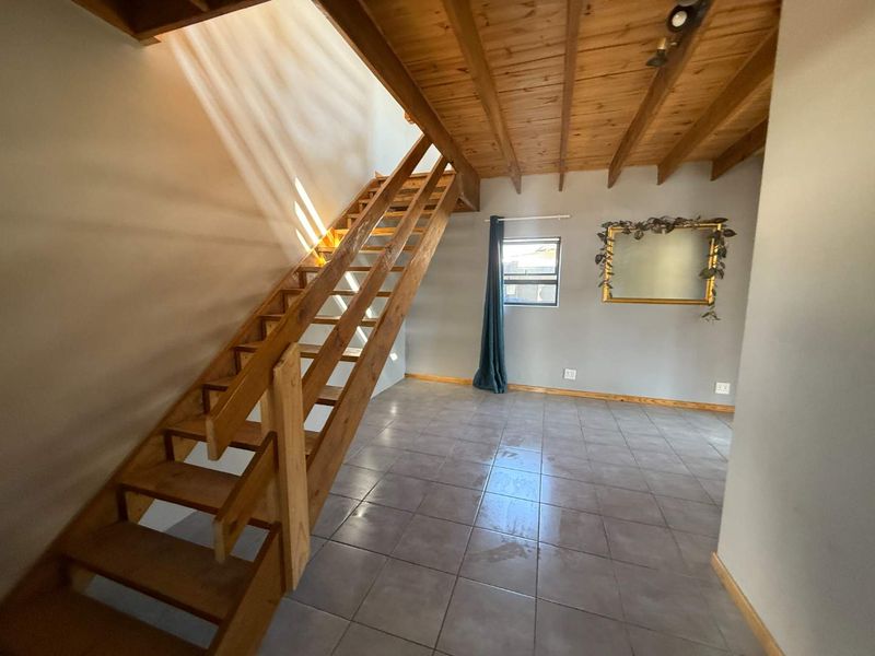 Private 1-Bedroom Duplex Garden Cottage to Let – Fontainebleau - Photo 2