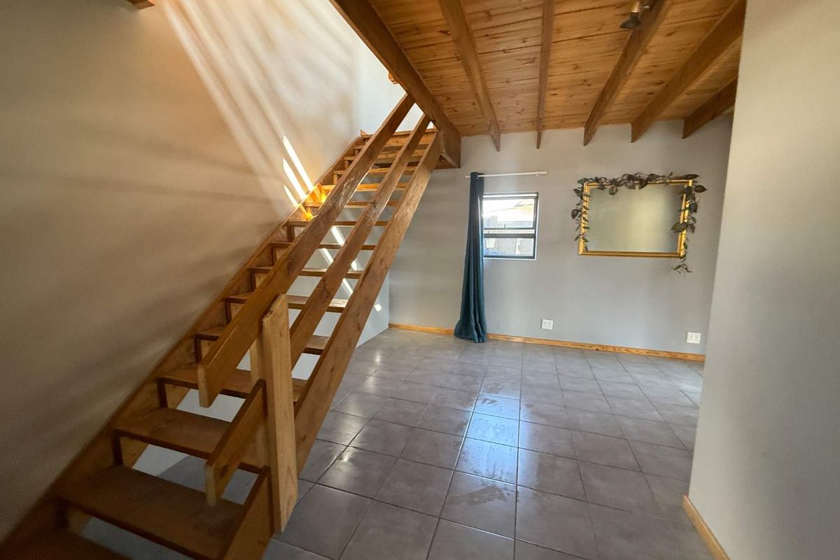 Private 1-Bedroom Duplex Garden Cottage to Let – Fontainebleau - Photo 2