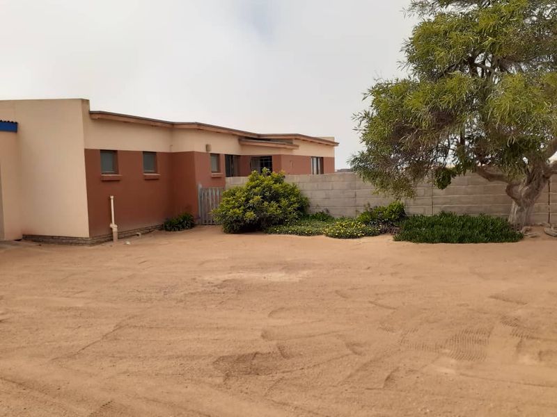 BUSINESS OPPORTUNITY WITH FLATLET FOR SALE IN HENTIES BAY – NAMIBIA - Photo 8