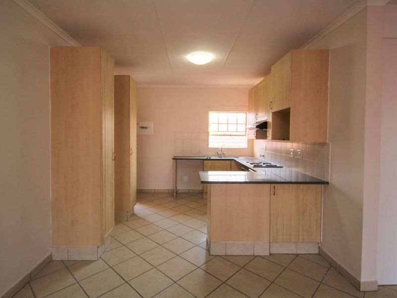 Welcome to Hazeldean - 2 Bedrooms/ 2 Bathrooms/ 1 Garage - Second Floor Unit! - Photo 6