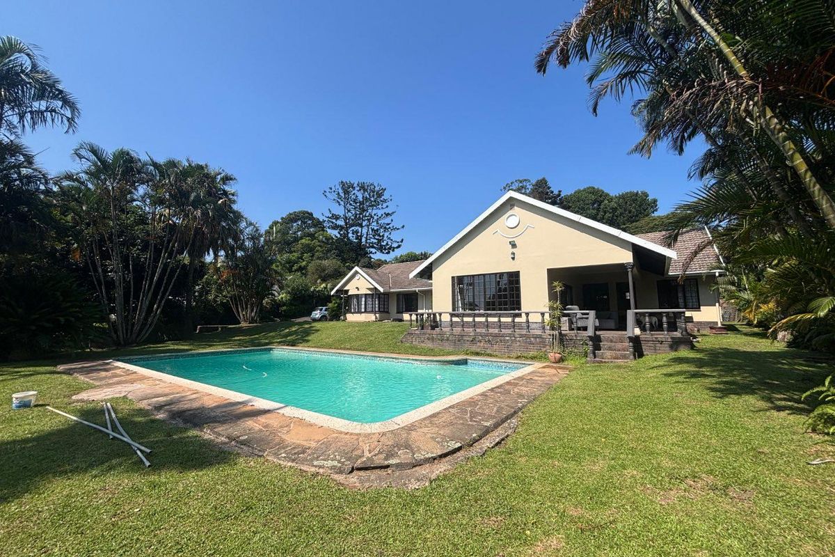Spacious 4-Bedroom Family Home with Pool & Cottage to Rent in Kloof - Photo 3