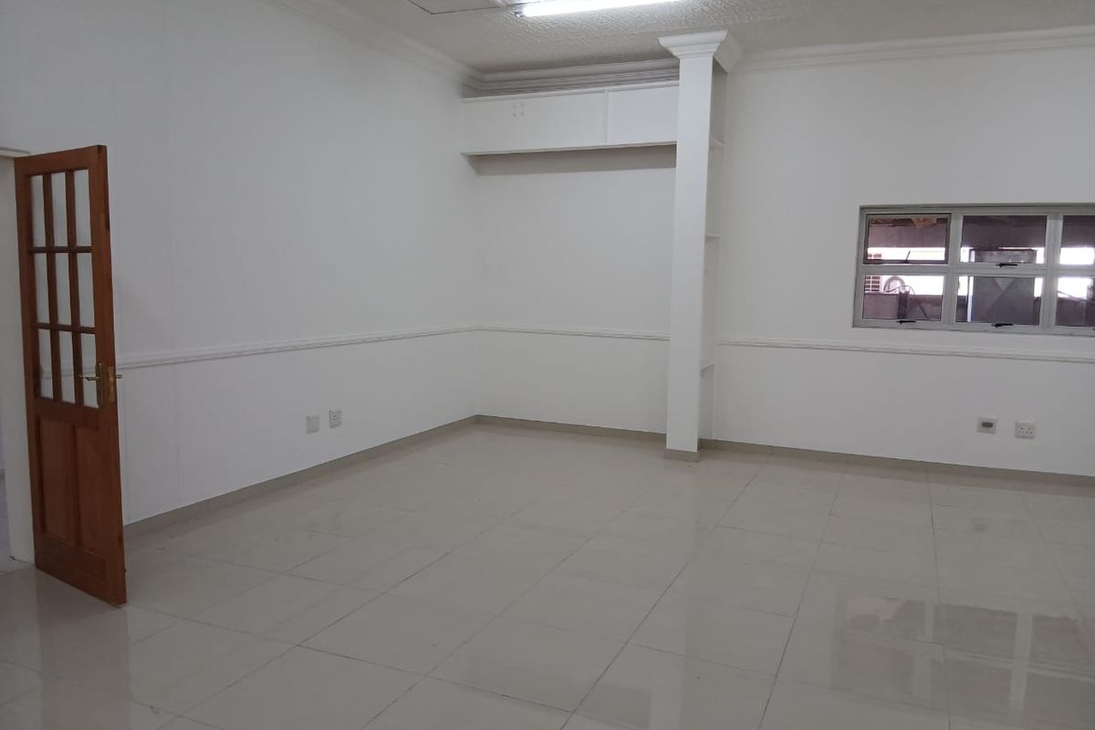 OFFICE / SHOP TO LET - SOUTHERN INDUSTRIAL - Photo 4