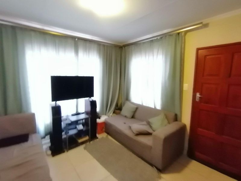 Charming 2-Bedroom Home – Ideal for First-Time Buyers or Investors - Photo 6