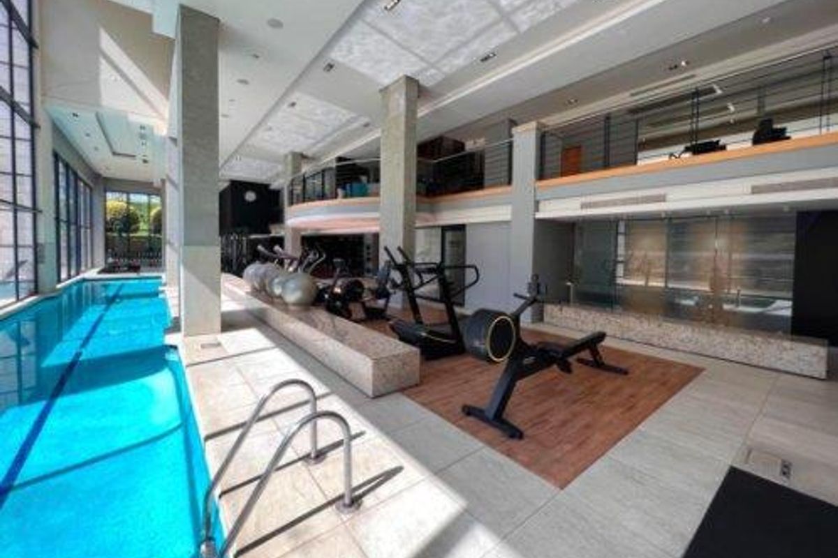 A MAGNIFICENT TWO BEDROOM FURNISHED APARTMENT - Photo 2