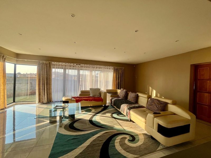 4 Bedroom Double Storey - Photo 10