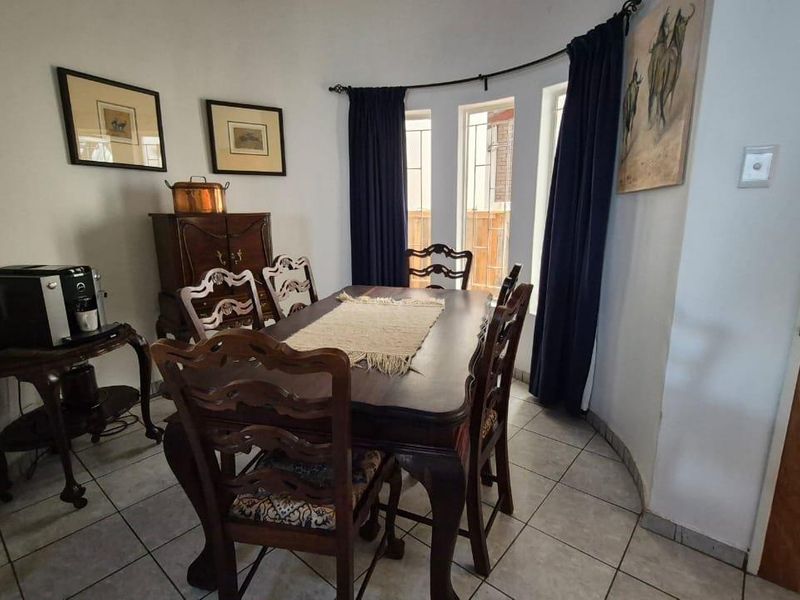 Spacious family home in quiet street - Photo 10