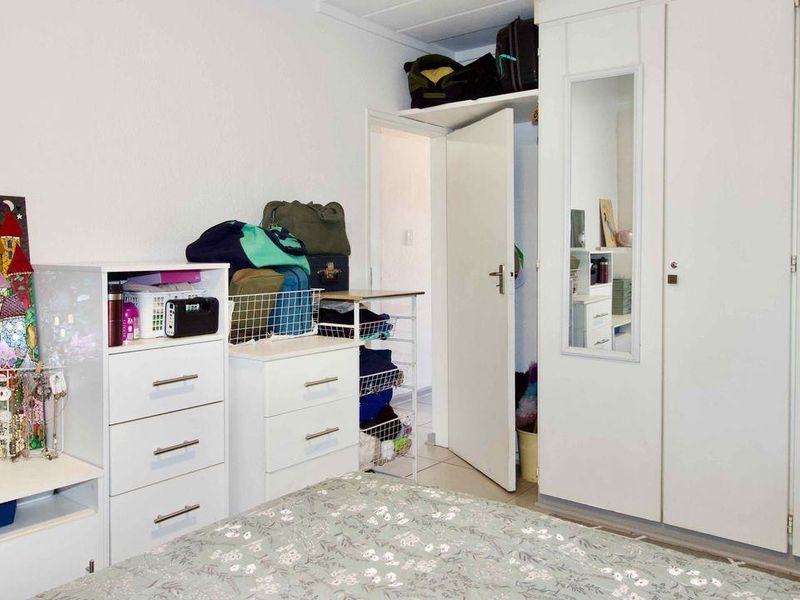 Pet Friendly First Floor Corner Unit. - Photo 9