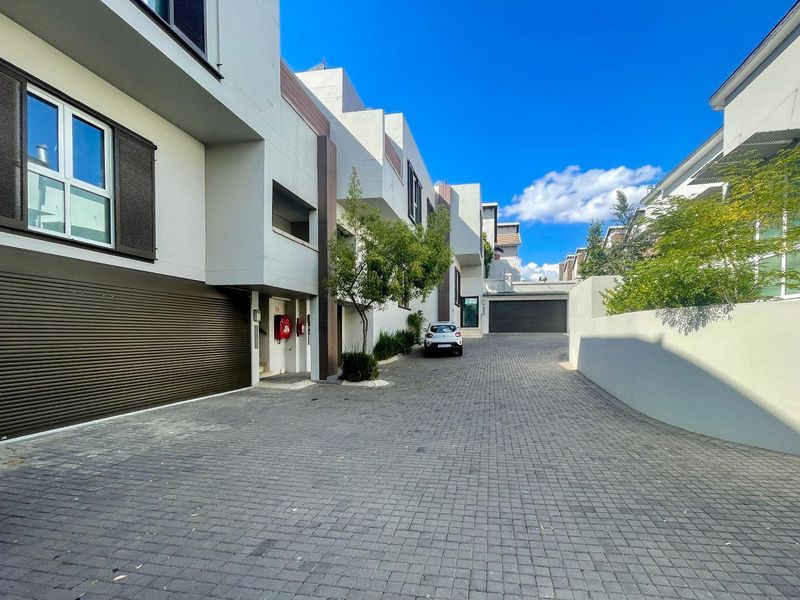 Landmark Living on Bryanston Road - Photo 3