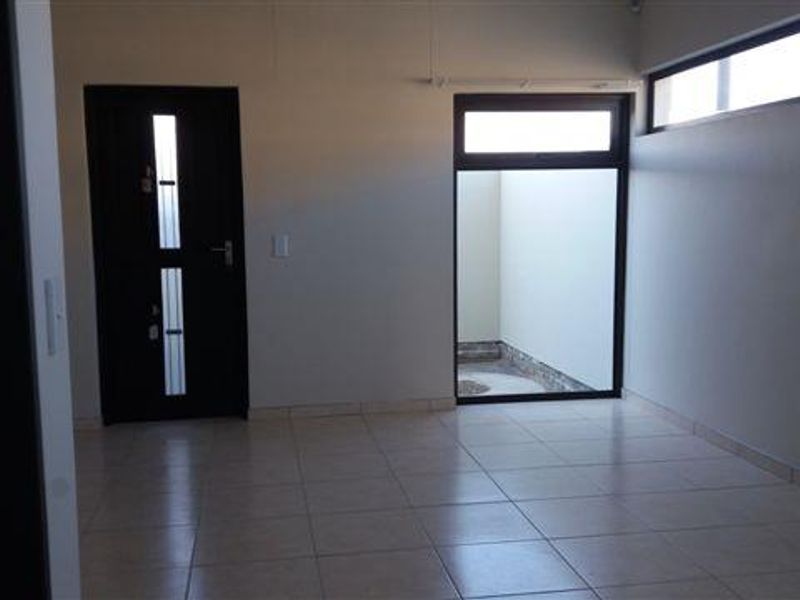 Modern Duplex Town House close to schools. - Photo 4