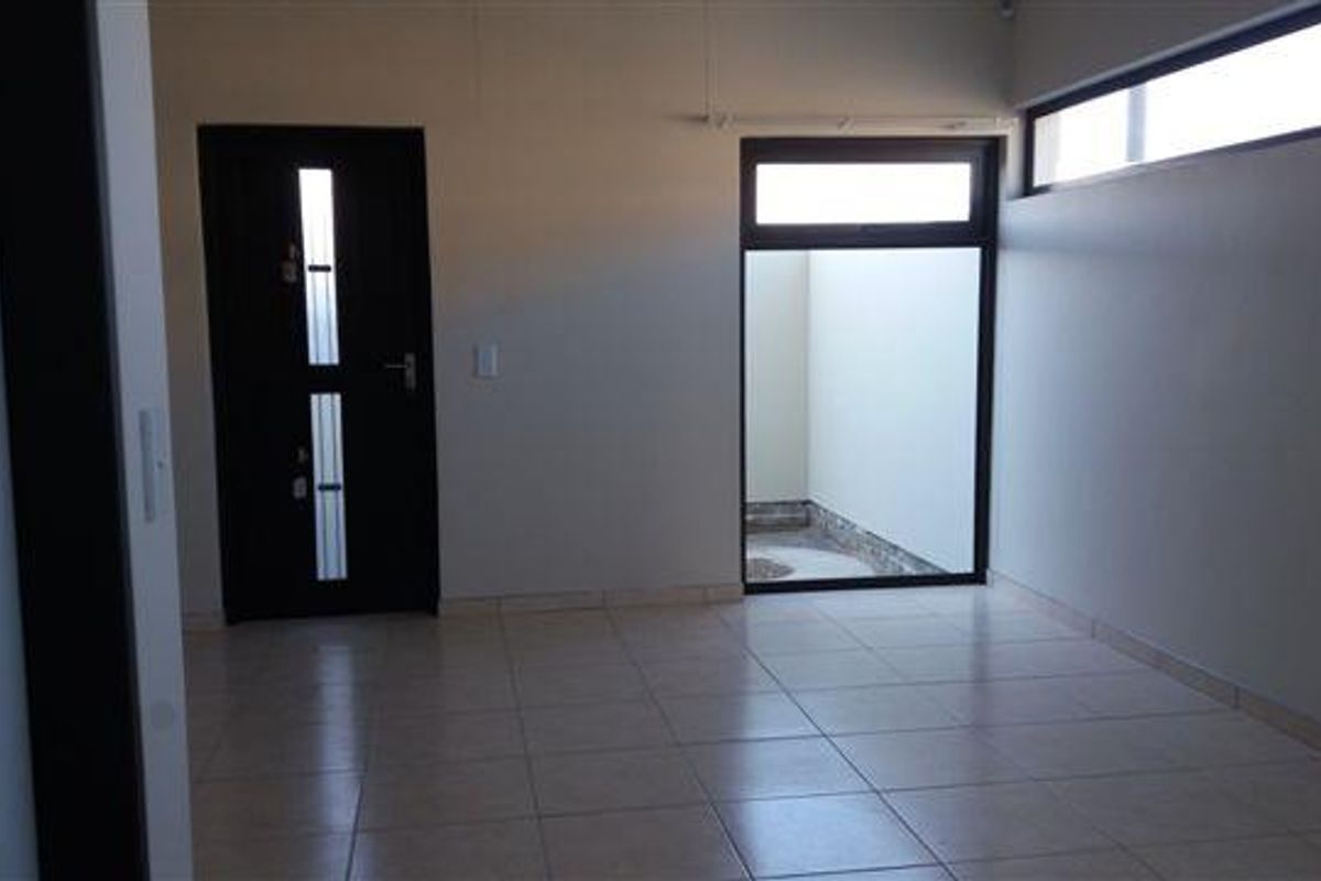 Modern Duplex Town House close to schools. - Photo 4