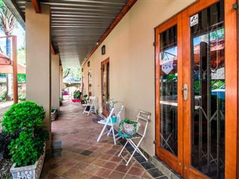 EXCLUSIVE MANDATE ON THIS 3 BEDROOM HOUSE WITH 5 FLATS PROUDLY ADVERTIZE BY KARIS PROPERTIES. - Photo 5