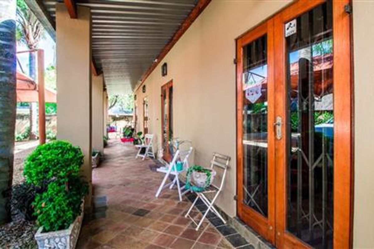 EXCLUSIVE MANDATE ON THIS 3 BEDROOM HOUSE WITH 5 FLATS PROUDLY ADVERTIZE BY KARIS PROPERTIES. - Photo 5