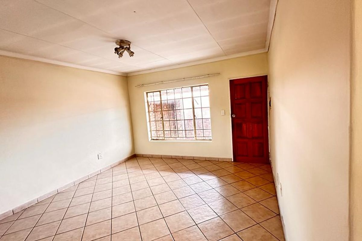 Charming 2-Bedroom Apartment - Photo 3