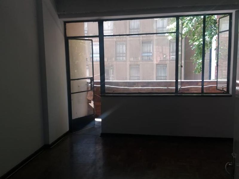 Explore Ideal Living: Security & Convenience Combined! - Photo 9