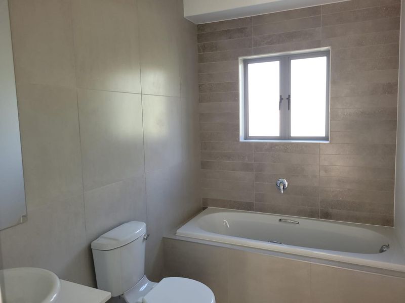 Mooikloof Country Estate 3 Bedroom House - Photo 9