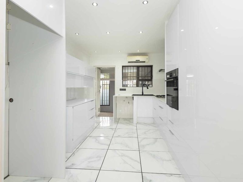 Charming 3-Bedroom Family Home in Protea Heights - Photo 6