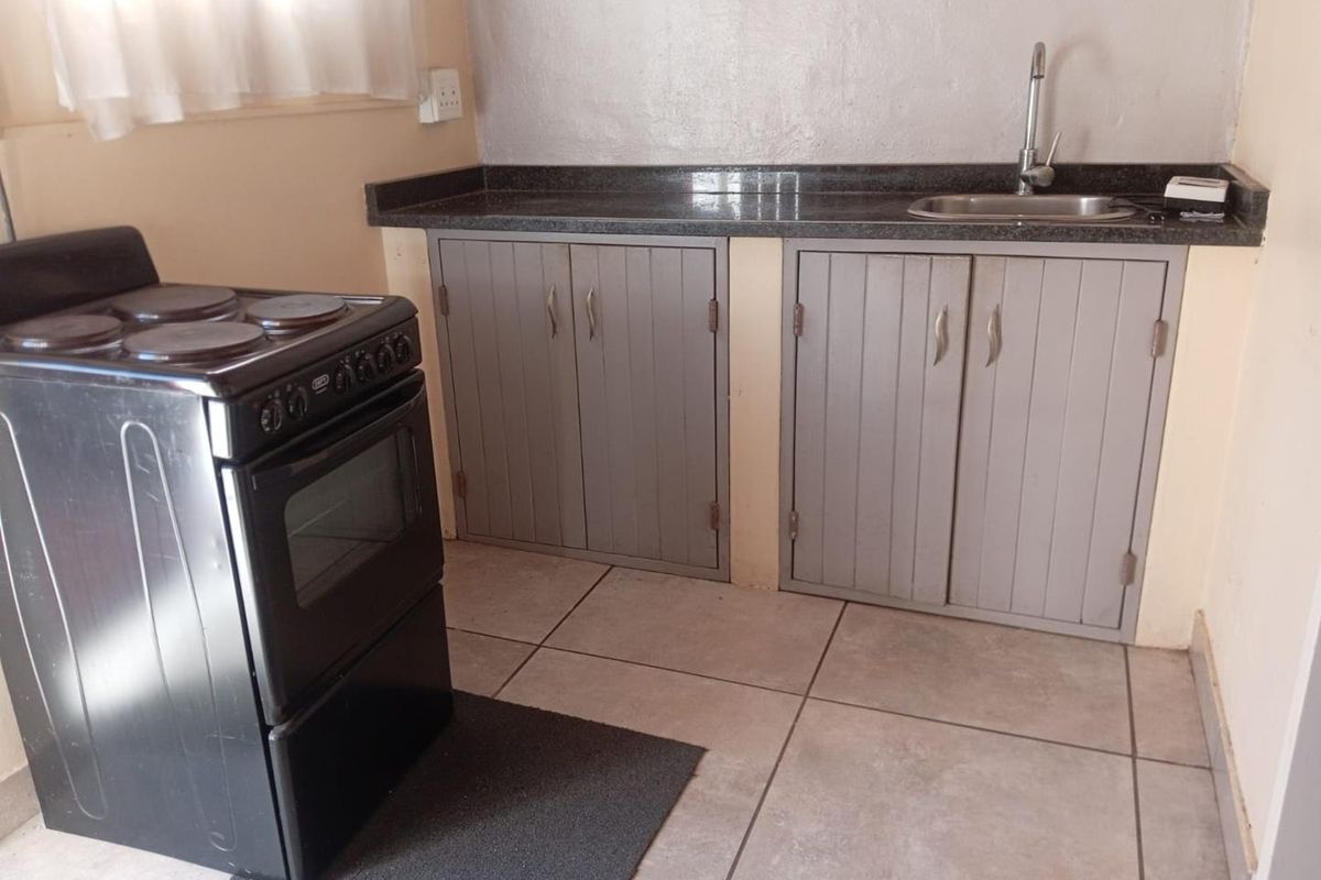 BACHELOR FLAT AVAILABLE IMMEDIATELY - Photo 5