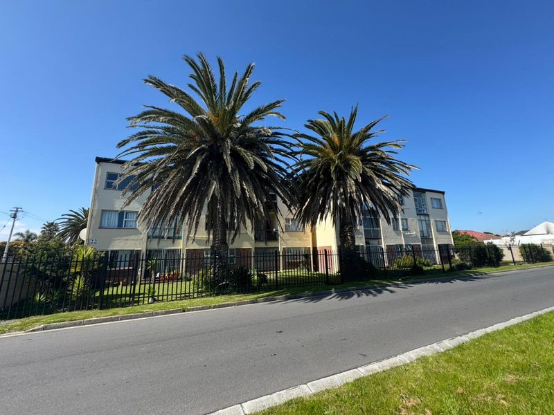 Spacious Modern Two-Bedroom Apartment with Table Mountain Views - Photo 7