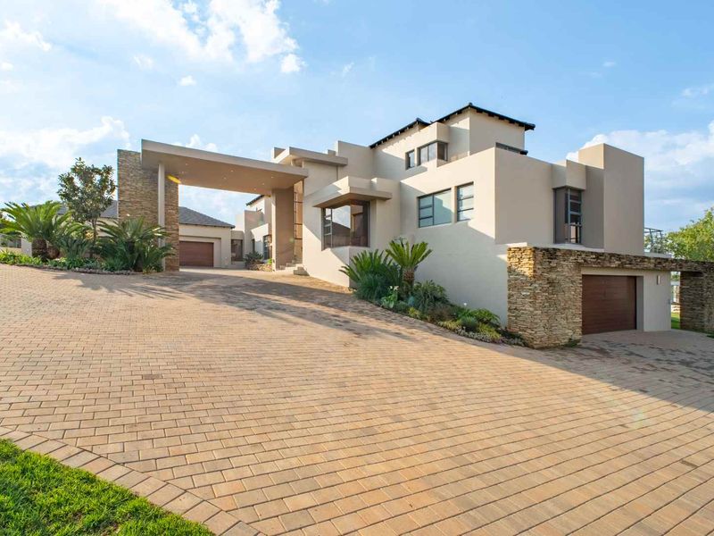 Luxurious Eco-Friendly Estate with Unparalleled Features - Photo 10