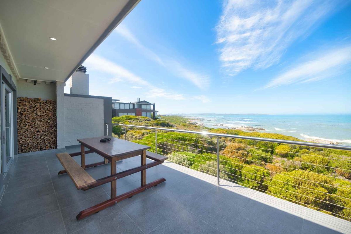 A Villa on the Shore - Photo 2