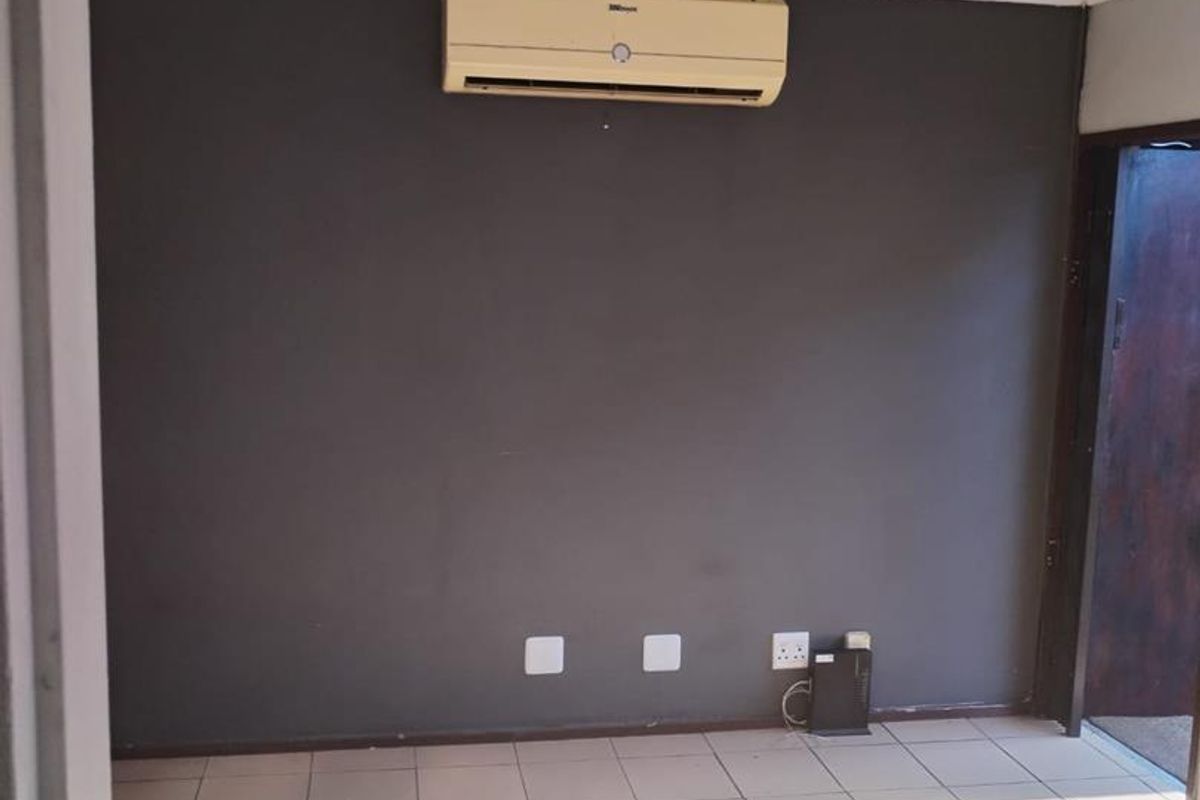 Modern 2 Bedroom Unit - Photo 3