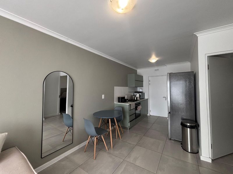 Investment Opportunity | Stylish 2-Bedroom Apartment in Rivergate – Tenanted & Income Generating - Photo 3