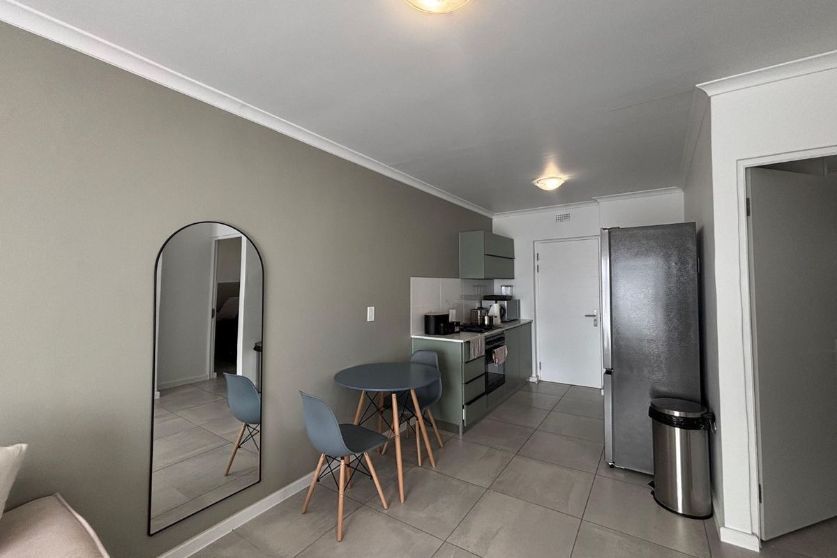 Investment Opportunity | Stylish 2-Bedroom Apartment in Rivergate – Tenanted & Income Generating - Photo 3